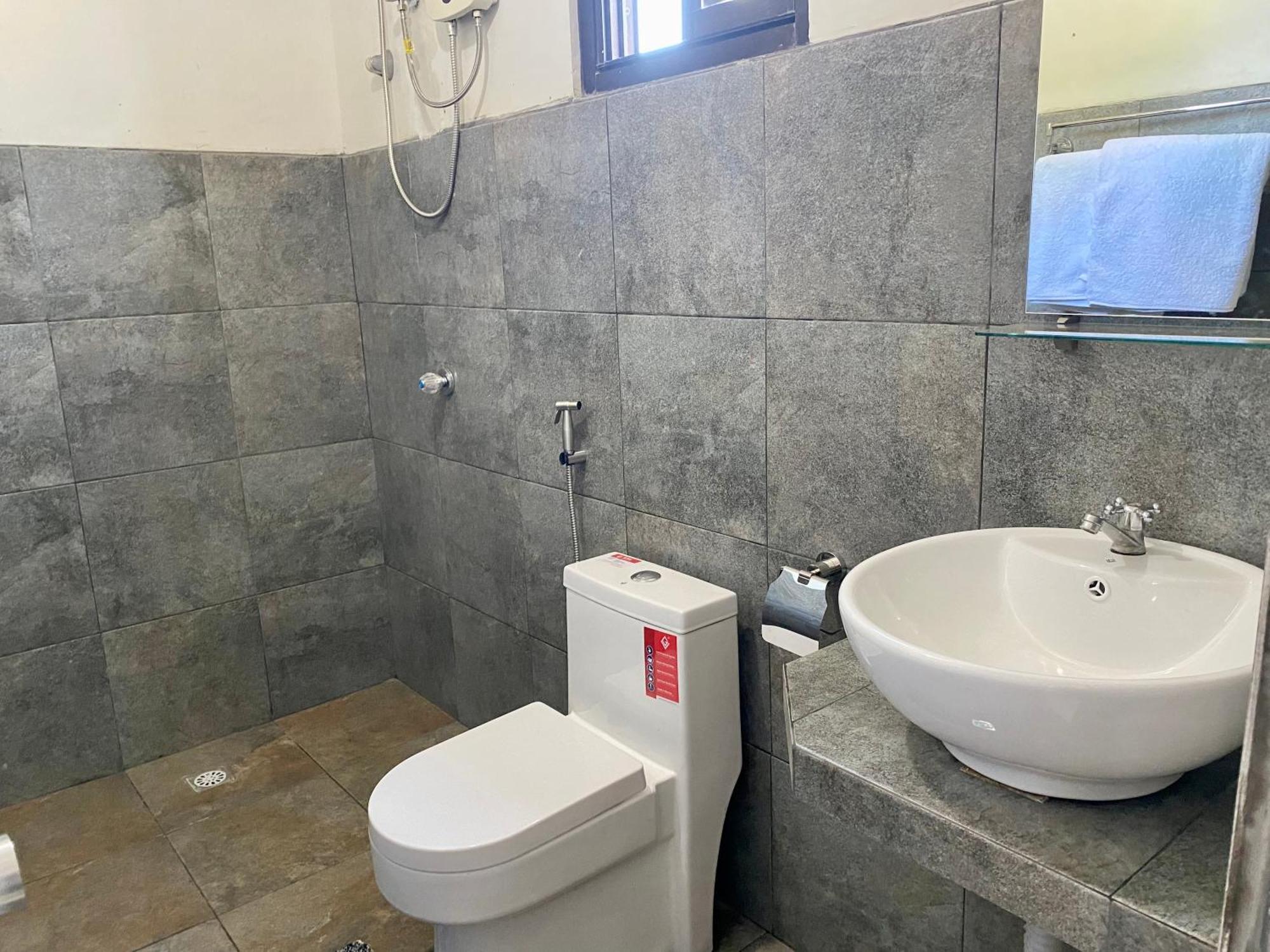 Marion Roos Hotel Puerto Galera Ngoại thất bức ảnh